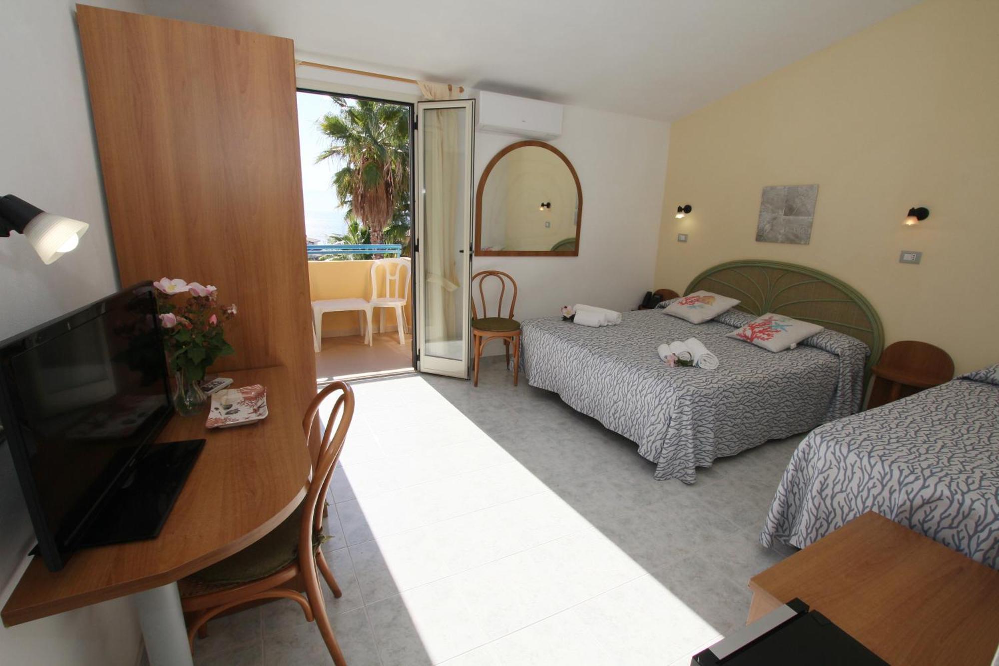 Hotel Grotticelle Capo Vaticano Exterior photo